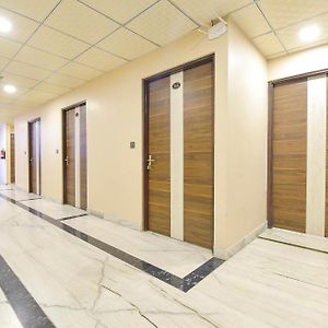 Fabhotel Pearl Square